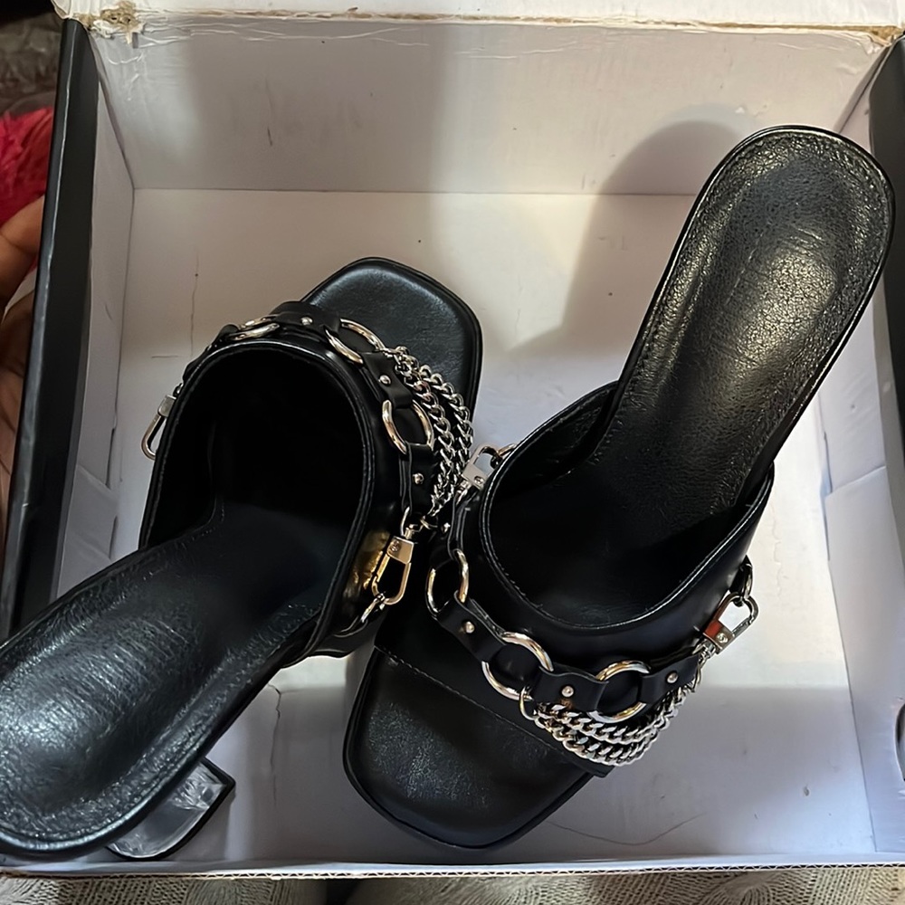 Chaind Platform heels